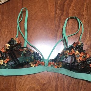 🦋Urban Outfitters ‘Out from Under’ Bralette🦋